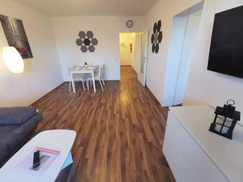 Cozy & Spacious Apartment with Balcony