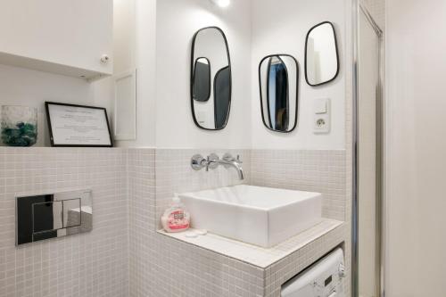 Cozy studio 10 min from Eiffel Tower Invalides Beaugrenelle - Welkeys