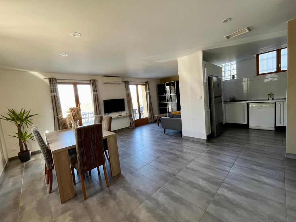 Cozy Studio Apartment near the river II