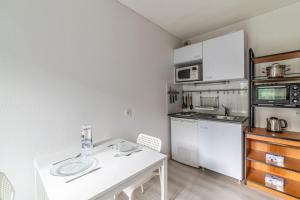 Cozy studio close to the train station and Lyons peninsula Welkeys