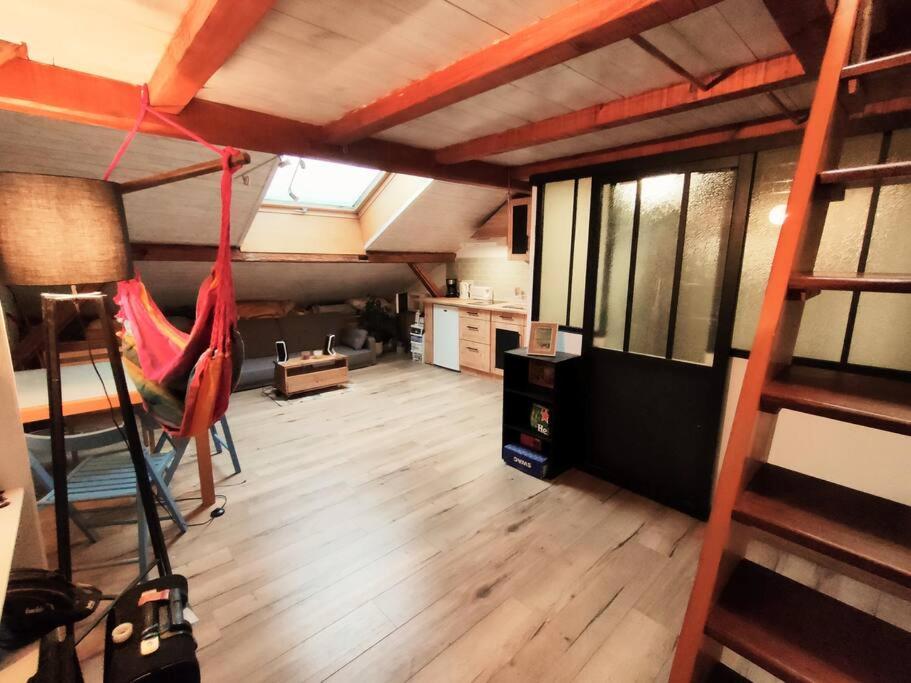 Cozy studio with a sea view