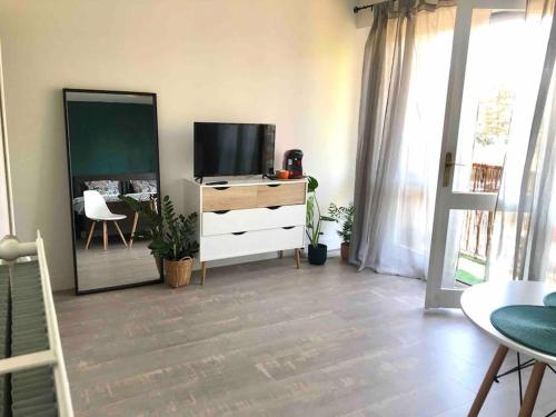 Cozy Studio with balcony and free parking