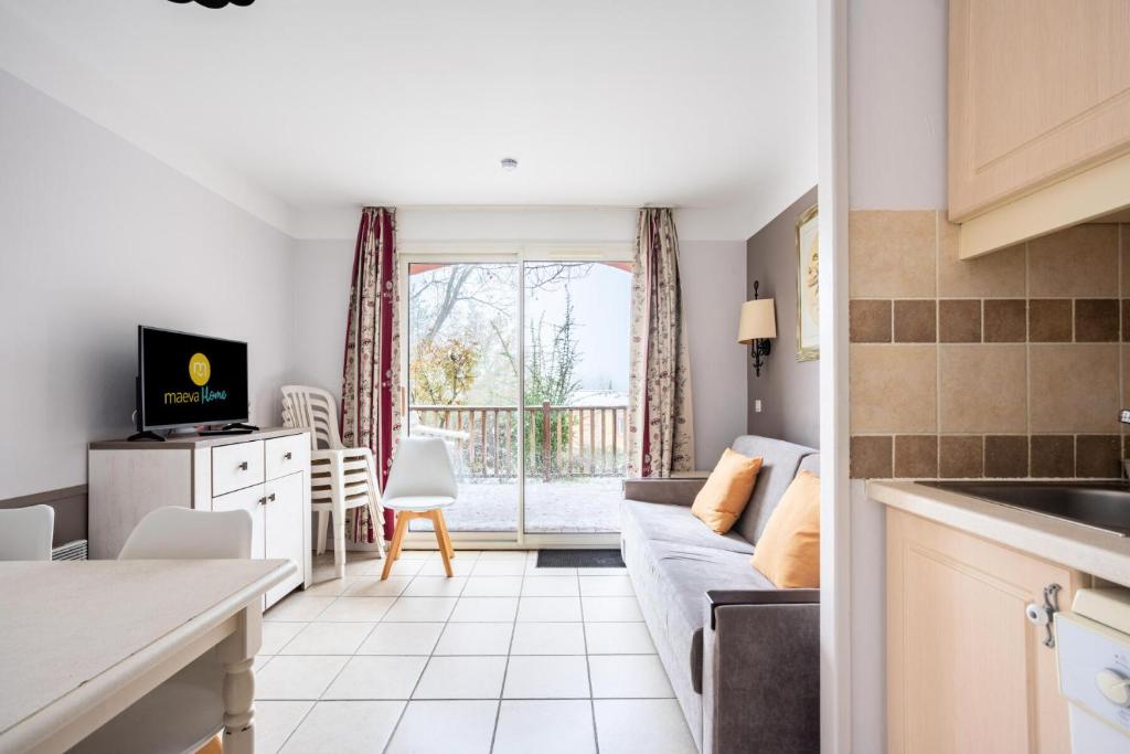 Cozy Studio with balcony and free parking