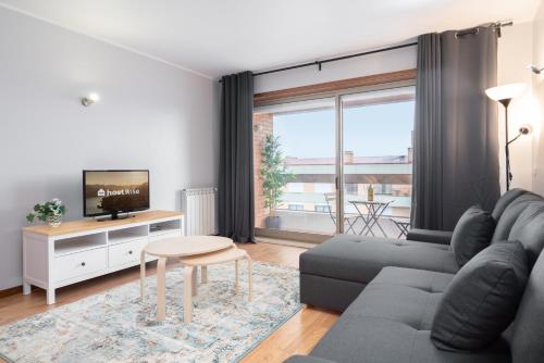 Cozy Sunny Flat w/ Terrace - São João