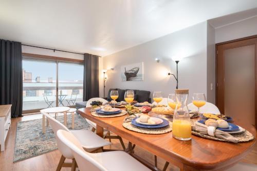 Cozy Sunny Flat w/ Terrace - São João