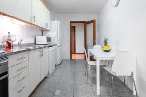 Cozy Sunny Flat w/ Terrace - São João