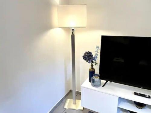 CozyAparment Netflix Garden