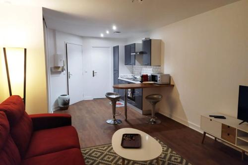 Creaky Reef Fully renovated studio hyper center