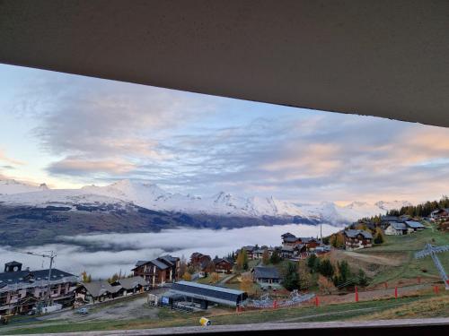 Cret de l'ours ski au pied vue sur le mont b