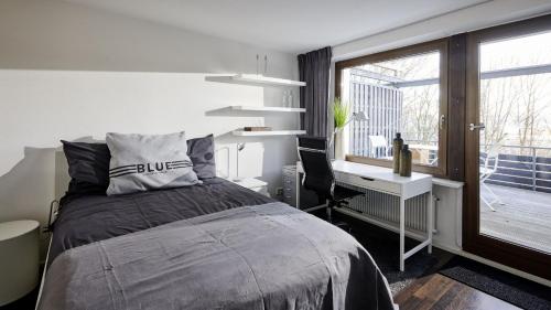 criston apartments - central living P