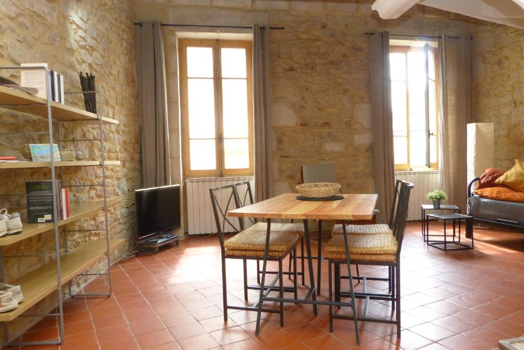 Appartement Crocoloft, proche arènes, loft cosy dans l'écusson 6 Rue des Broquiers 30000 Nîmes