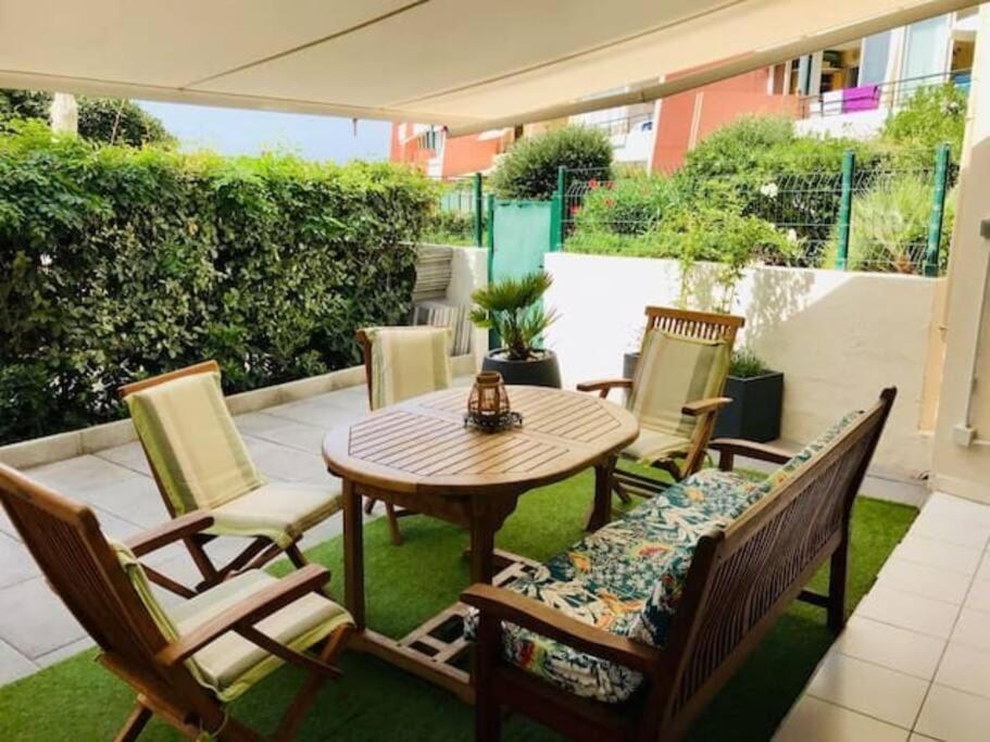 Appartement ''Croisette'' Appartement rez de jardin accès direct plage ! 4 Rue Paul Baudassé 34200 Sète