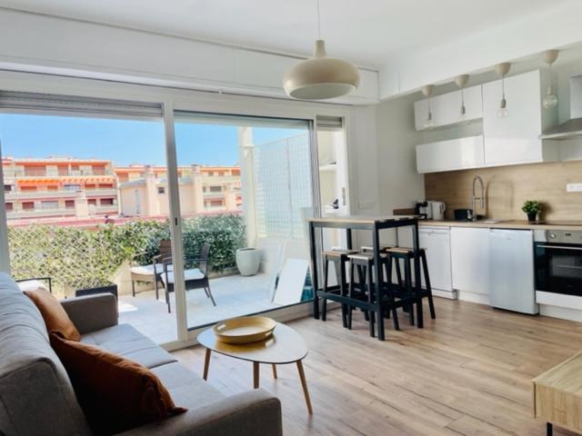 Appartement Croisette Immo 2 BEDROOMS Cirodde 4 Rue Cirodde 06400 Cannes