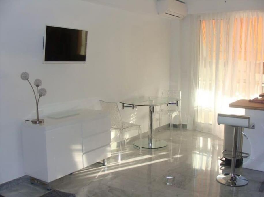 Croisette Immo beau studio Vautrin Cannes 27 Boulevard Général Vautrin, 06400 Cannes