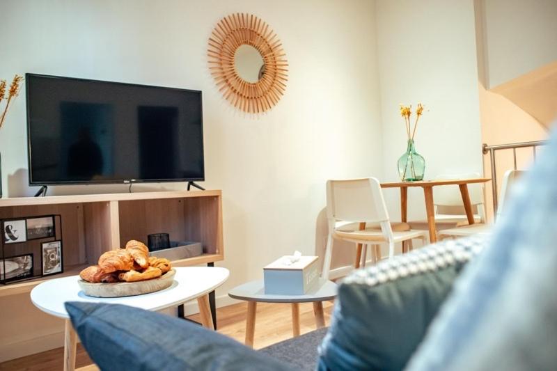 Croisette Immo- LAST MINUT MIPIM 10 PAX - 5 chambres Belle villa bord de mer Cannes