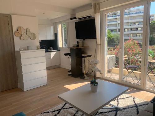 Croisette Immo studio rue Latour - Maubourg Cannes