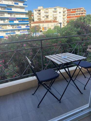Croisette Immo studio rue Latour - Maubourg Cannes
