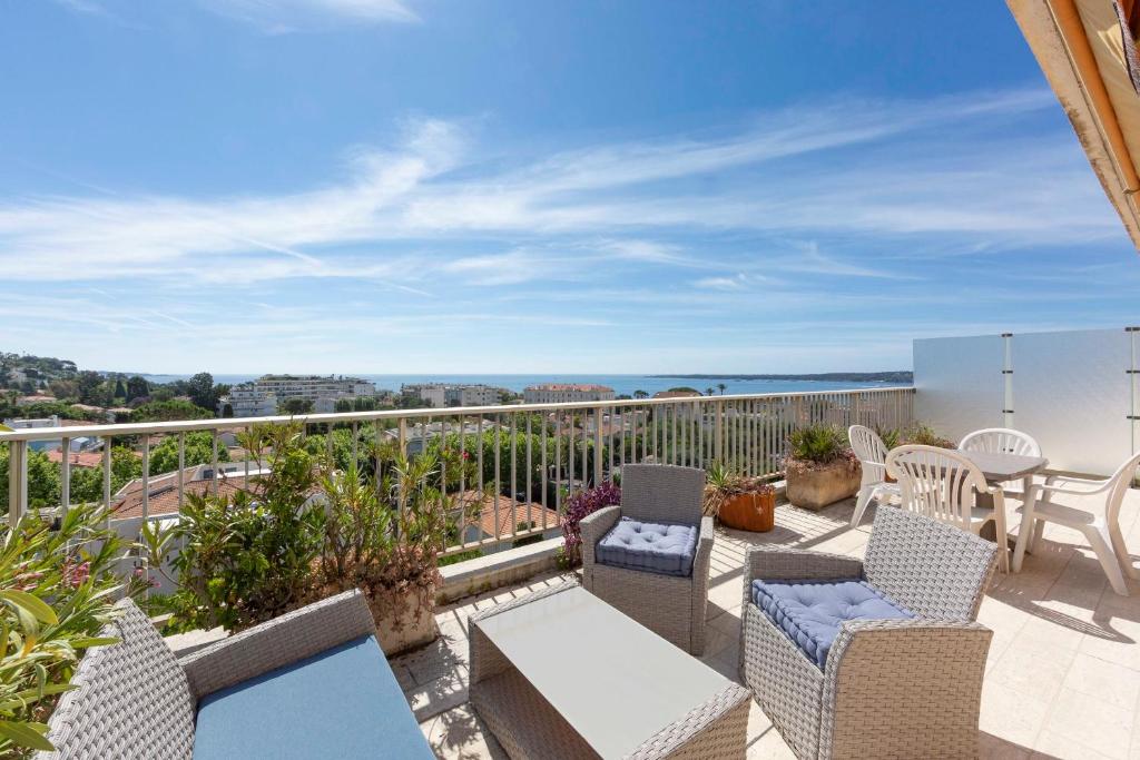 Appartement Crossing penthouse last floor with splendid sea view 6 Rue Fénelon 06400 Cannes