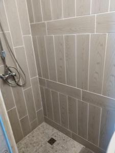 Cute 1-bed cottage with view across park.