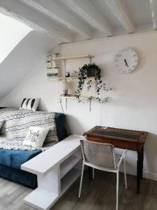 Cute studio Versailles Château