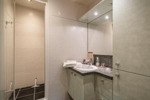 Cyclades Superbe appartement avec piscine et terrain tennis