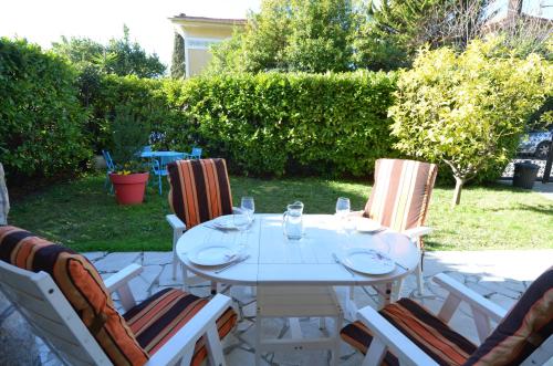 Appartement d'époque avec jardin et parking 4 personnes Le Port de Nice Nice france