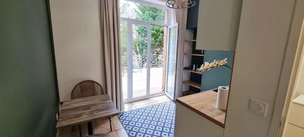 Appartement Appartement d'une chambre avec jardin clos et wifi a Saint Cyr au Mont d'Or 62 Route de Lyon Auvergne-Rhône-Alpes, Rhône, 69450 Saint-Cyr-au-Mont-dʼOr