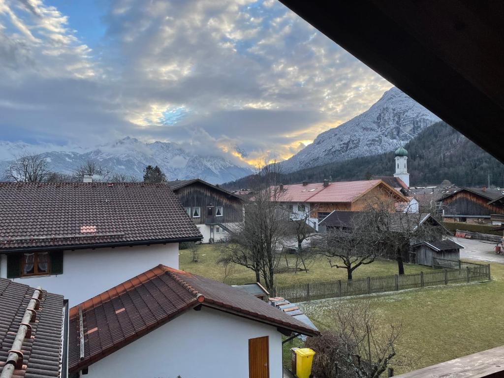 Appartement Dachgeschosswohnung mit traumhaftem Zugspitzblick bei Garmisch 1B Lindenweg 82490 Farchant