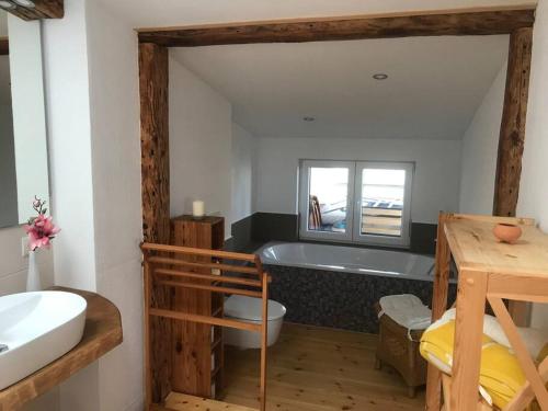 Dachgeschosszimmer mit Terrasse