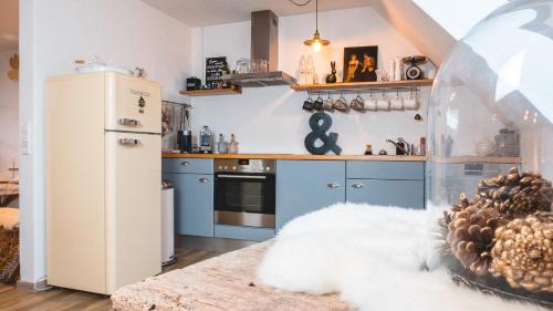 Dachwohnung mit Ofen und Freisitz
