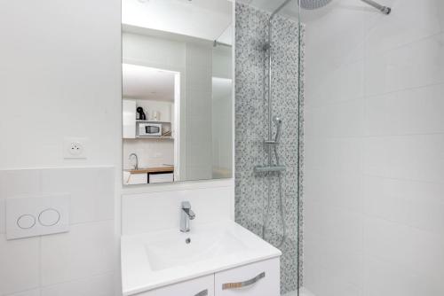 Dame Blanche Studio neuf avec terrasse proche centre et tramway, tv/wifi