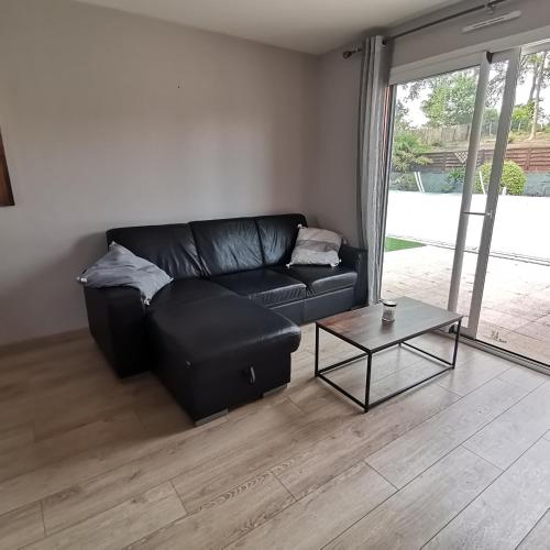 Appartement dans habitation privée avec piscine La Milesse france