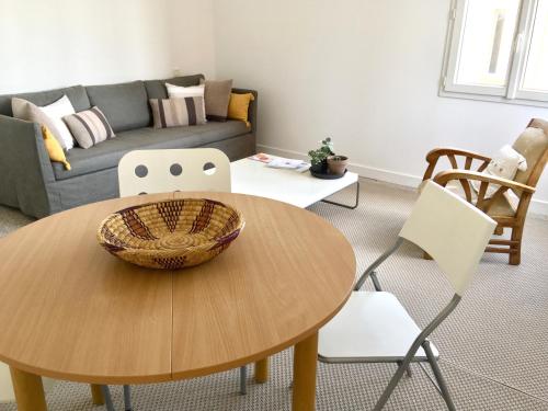 Dans une maison, appartement indépendant et jardin