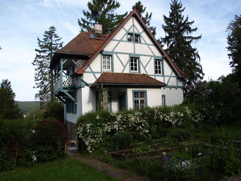 Appartement Das Alte Forsthaus Waldstr. 10 65366 Geisenheim