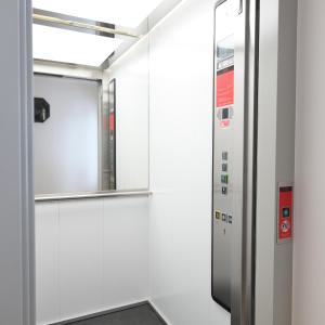 Das schiefe Haus Wohnung Festspiele