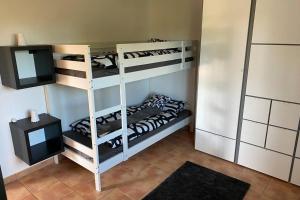 Das Schneckenhaus - Ferienwohnung mit Pool & Seeblick