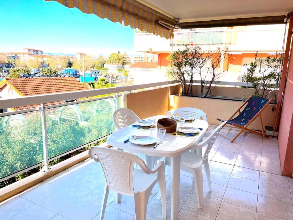 Appartement Appartement de 2 chambres avec terrasse amenagee et wifi a Saint Raphael a 1 km de la plage 68 Boulevard Ampère Var, Provence-Alpes-Côte d'Azur, 83700 Saint-Raphaël