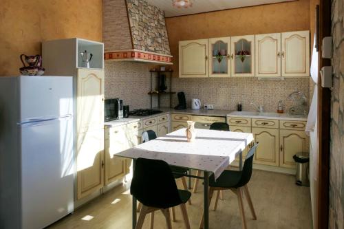 Appartement Appartement de 2 chambres avec vue sur la ville terrasse amenagee et wifi a Arinthod 21 Rue des Tilleuls Jura, Bourgogne-Franche-Comté Arinthod