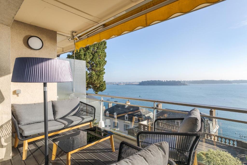 Appartement DE BON MATIN - au dessus de l'hôtel Castelbrac Rue Faber 35800 Dinard