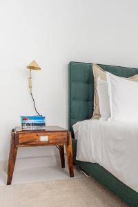 Decompress at a Tranquil, Minimal Urban Oasis with an Edge