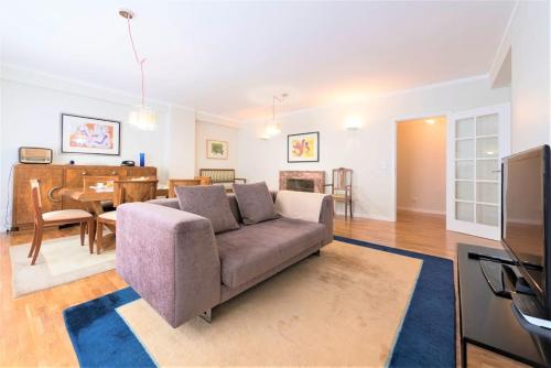 DeGoes Downtown Flat