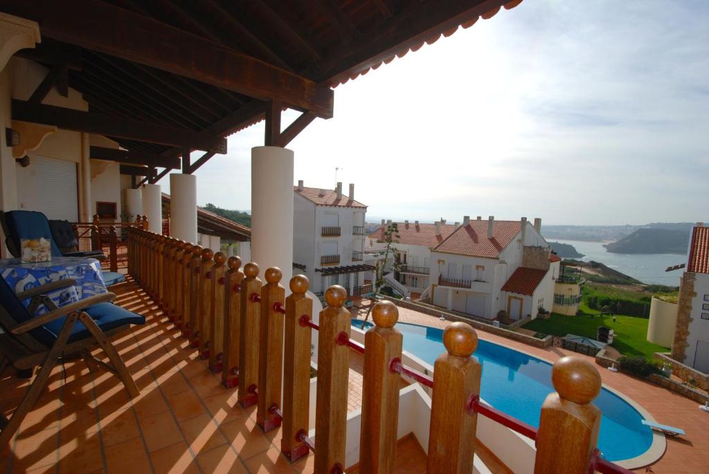 Appartement Delight - Seaview 4 bedroom duplex in amazing resort with 3 pools Estrada do Facho, Gilmafacho 1, AD, RC 2460-090 São Martinho do Porto