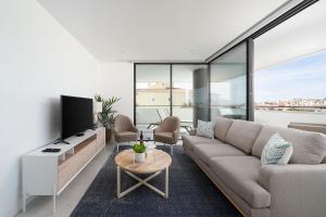 Delightful two bed, 5 stars apartment, by Ideal Homes
