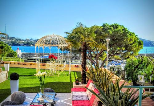 Deluxe apartment Villefranche Sea view front Terrace 230m2 with Jacuzzi