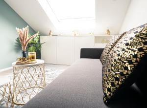 Deluxe Suite - Living & Work Place