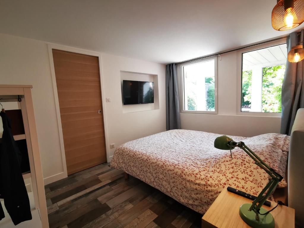 Appartement Dépendance Cosy dans Maison Bordelaise à 200m du tram et du CHU 70 Avenue du Parc de Lescure 33000 Bordeaux