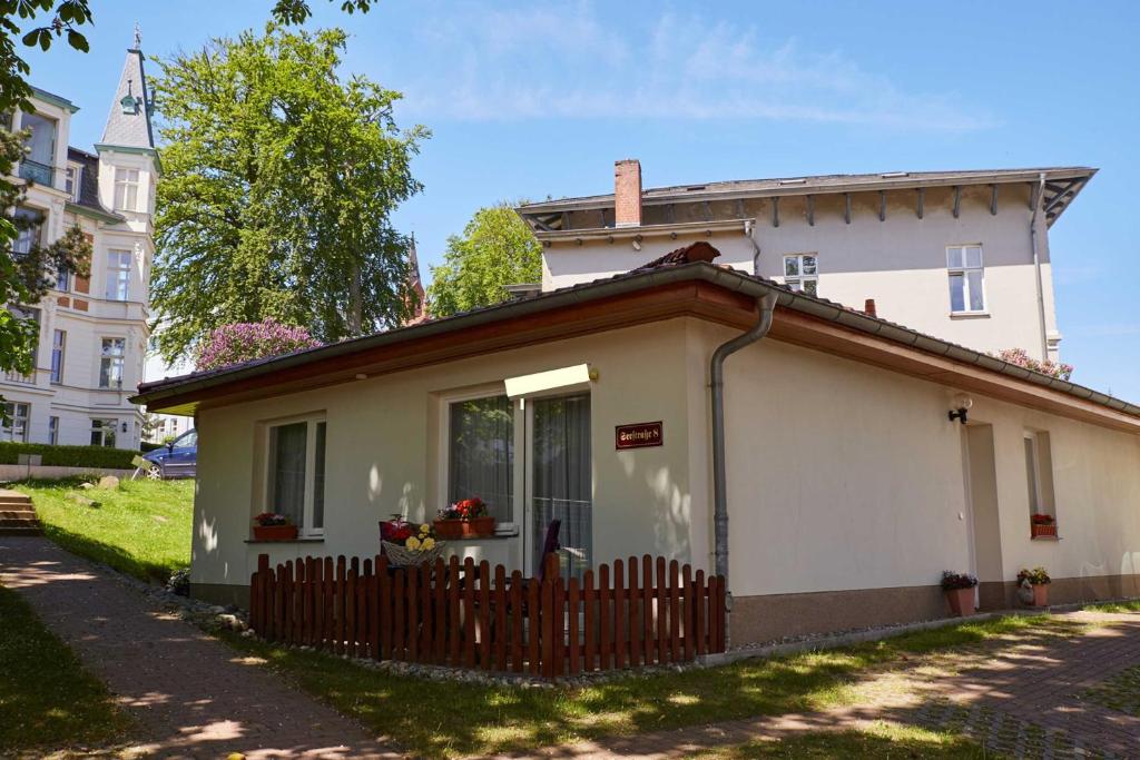 Appartement Dependance Villa Graziella Seestraße 08 17424 Heringsdorf