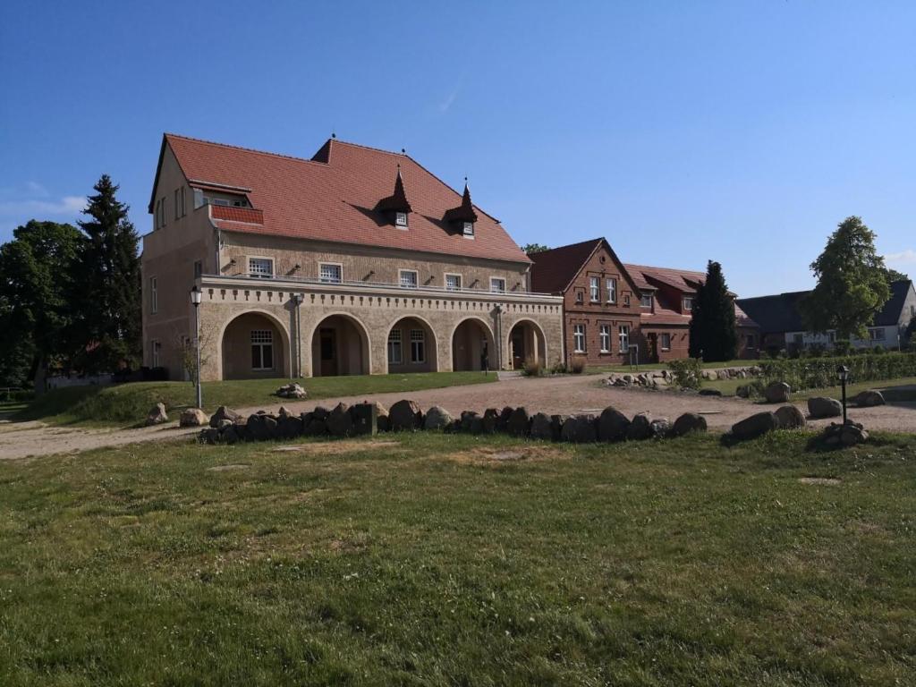 Der Westflügel Vogt Bernhard I WF-45 Am Schloss 3- 4, 17406 Stolpe auf Usedom