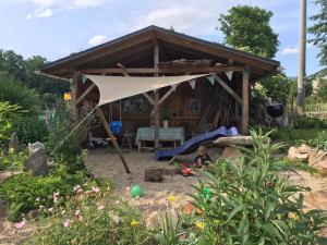 Der Zirkuswagen und das Elfenhaus