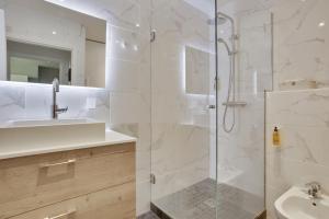 Design Apartment rue d'Antibes A/C by Olidesi